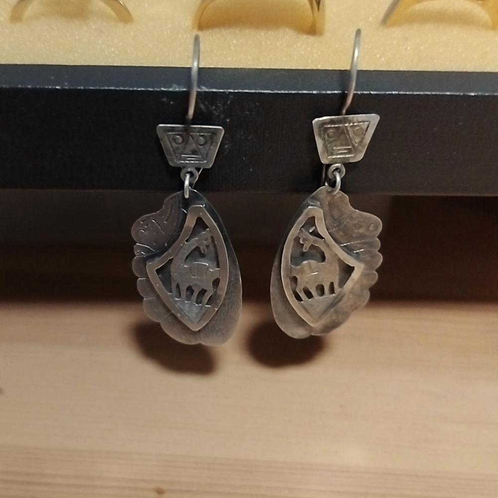 Rare Fine! Vintage Native American Alpaca 900 silver Dangle earrings signed